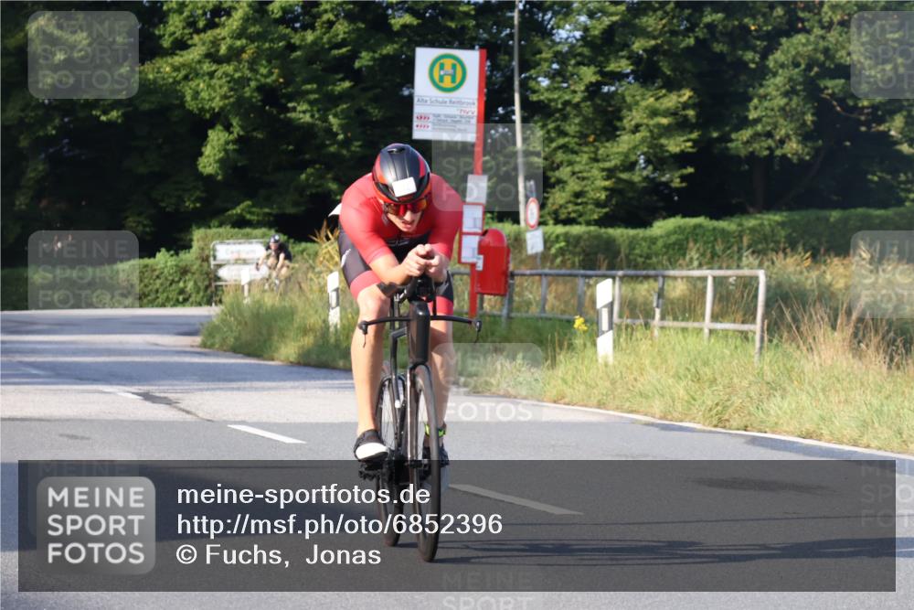 25.08.2024 - Elbe Triathlon Hamburg Fuchs,  Jonas http://msf.ph/oto/6852396 25.08.2024 09:15:54 Radfahren 44, 223, 231, 82, 68 meine-sportfotos.de