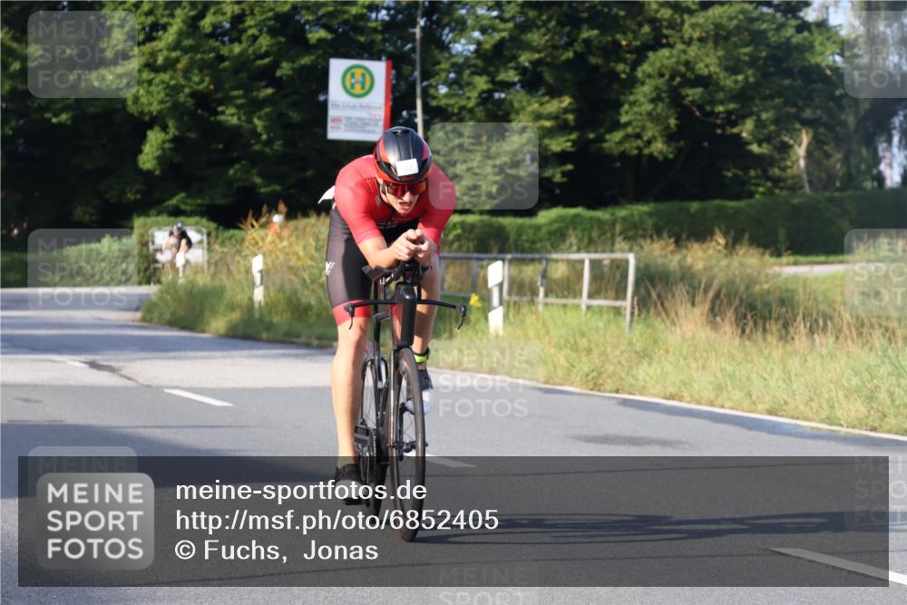 25.08.2024 - Elbe Triathlon Hamburg Fuchs,  Jonas http://msf.ph/oto/6852405 25.08.2024 09:15:54 Radfahren 44, 223, 231, 82, 68 meine-sportfotos.de