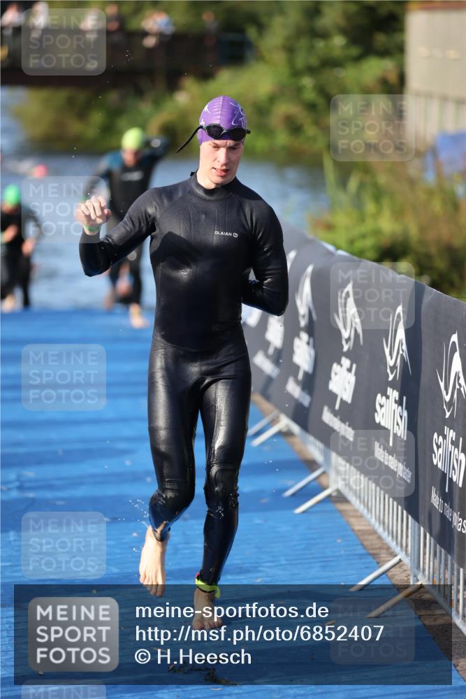 25.08.2024 - Elbe Triathlon Hamburg H.Heesch http://msf.ph/oto/6852407 25.08.2024 09:00:31 Schwimmen 230, 235, 248, 252, 258 meine-sportfotos.de