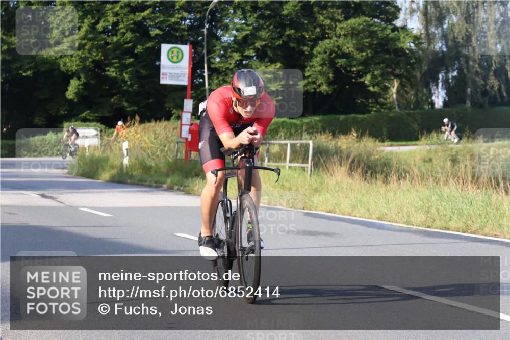 25.08.2024 - Elbe Triathlon Hamburg Fuchs,  Jonas http://msf.ph/oto/6852414 25.08.2024 09:15:54 Radfahren 44, 223, 231, 82, 68 meine-sportfotos.de