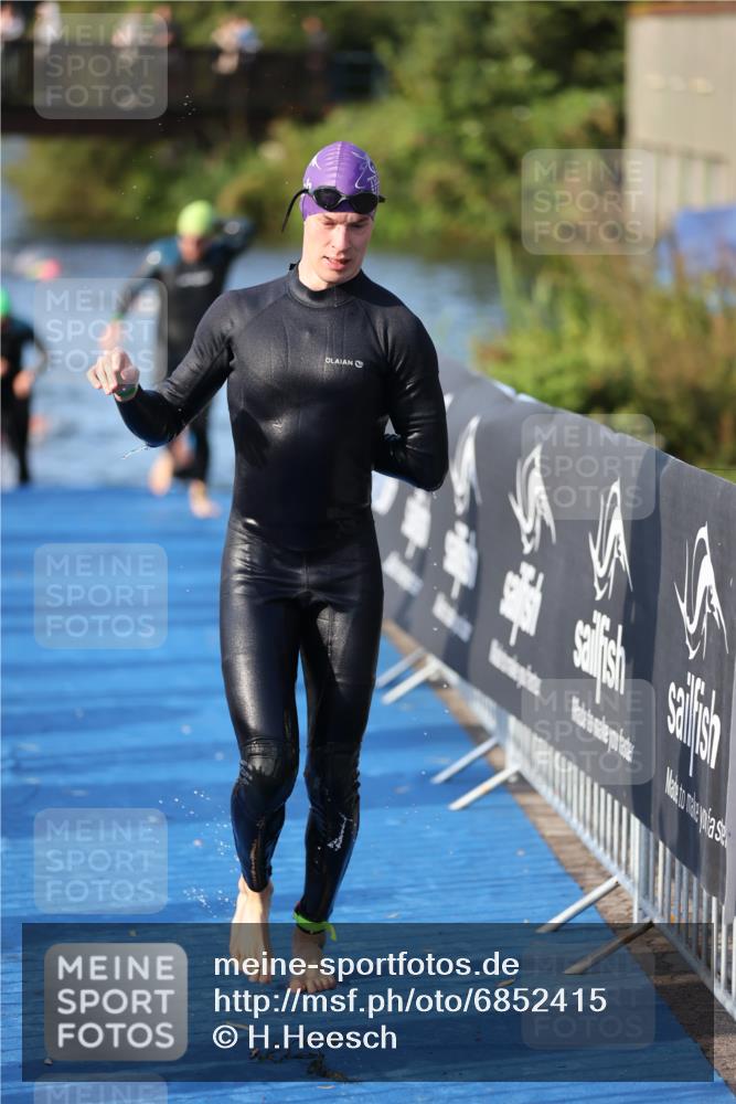 25.08.2024 - Elbe Triathlon Hamburg H.Heesch http://msf.ph/oto/6852415 25.08.2024 09:00:31 Schwimmen 230, 235, 248, 252, 258 meine-sportfotos.de