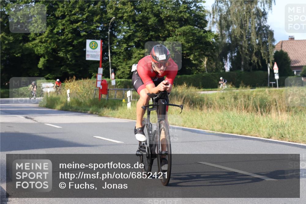 25.08.2024 - Elbe Triathlon Hamburg Fuchs,  Jonas http://msf.ph/oto/6852421 25.08.2024 09:15:54 Radfahren 44, 223, 231, 82, 68 meine-sportfotos.de