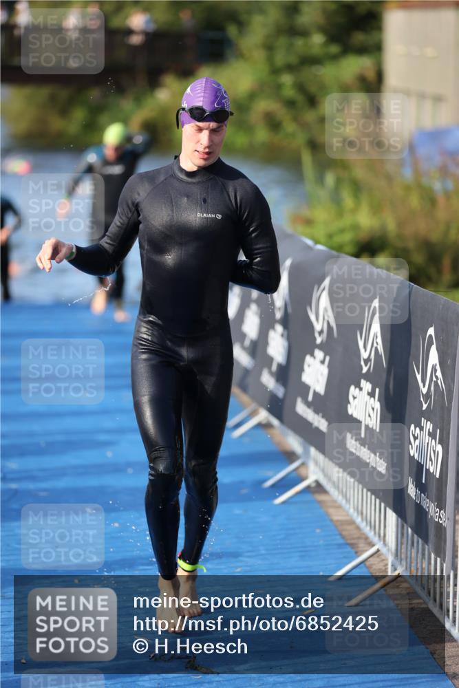 25.08.2024 - Elbe Triathlon Hamburg H.Heesch http://msf.ph/oto/6852425 25.08.2024 09:00:31 Schwimmen 230, 235, 248, 252, 258 meine-sportfotos.de