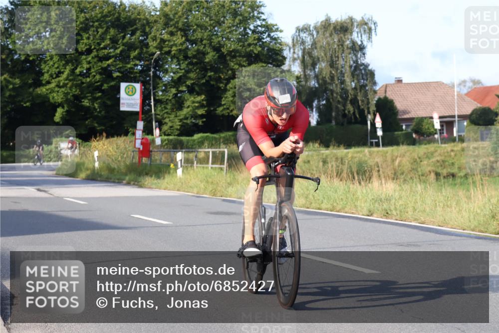 25.08.2024 - Elbe Triathlon Hamburg Fuchs,  Jonas http://msf.ph/oto/6852427 25.08.2024 09:15:54 Radfahren 44, 223, 231, 82, 68 meine-sportfotos.de