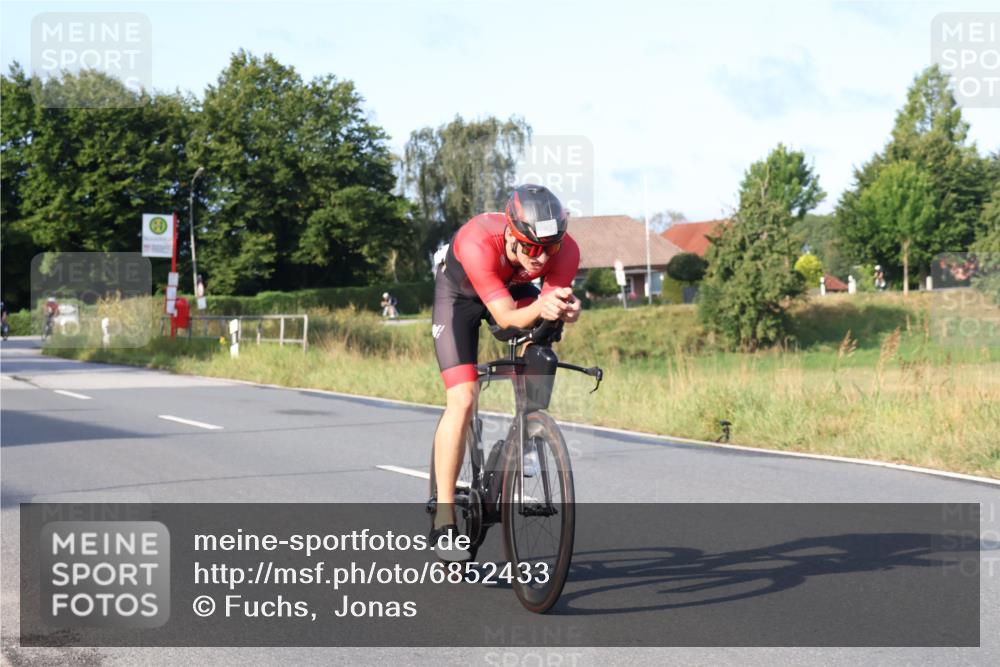 25.08.2024 - Elbe Triathlon Hamburg Fuchs,  Jonas http://msf.ph/oto/6852433 25.08.2024 09:15:55 Radfahren 44, 223, 231, 82, 68 meine-sportfotos.de