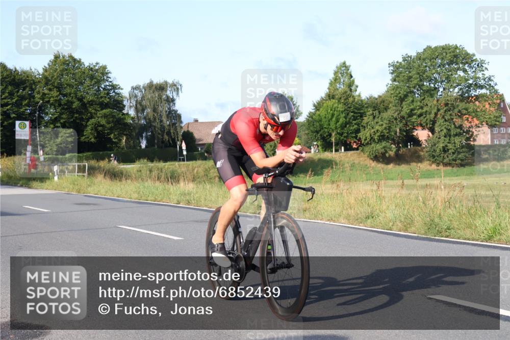 25.08.2024 - Elbe Triathlon Hamburg Fuchs,  Jonas http://msf.ph/oto/6852439 25.08.2024 09:15:55 Radfahren 44, 223, 231, 82, 68 meine-sportfotos.de