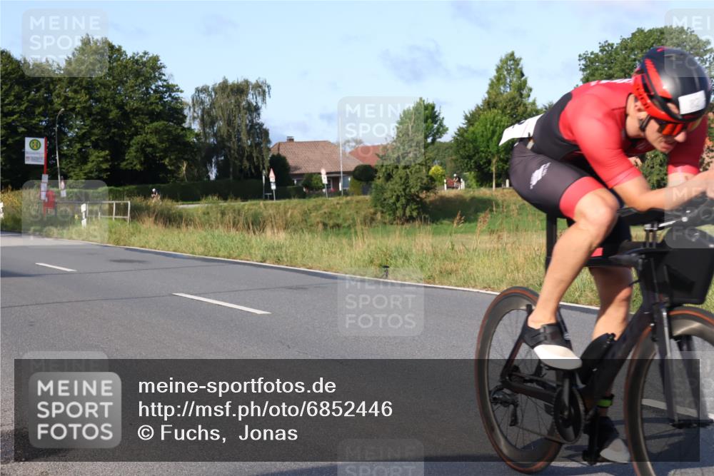 25.08.2024 - Elbe Triathlon Hamburg Fuchs,  Jonas http://msf.ph/oto/6852446 25.08.2024 09:15:55 Radfahren 44, 223, 231, 82, 68 meine-sportfotos.de