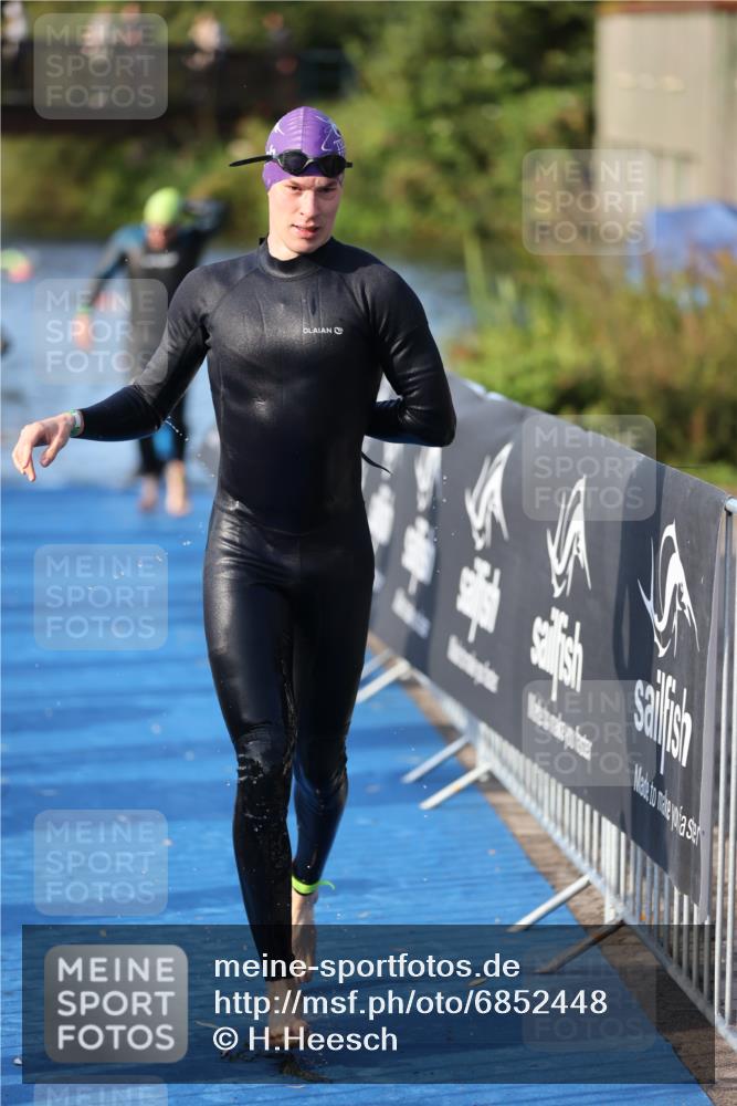 25.08.2024 - Elbe Triathlon Hamburg H.Heesch http://msf.ph/oto/6852448 25.08.2024 09:00:32 Schwimmen 230, 235, 248, 252, 258 meine-sportfotos.de