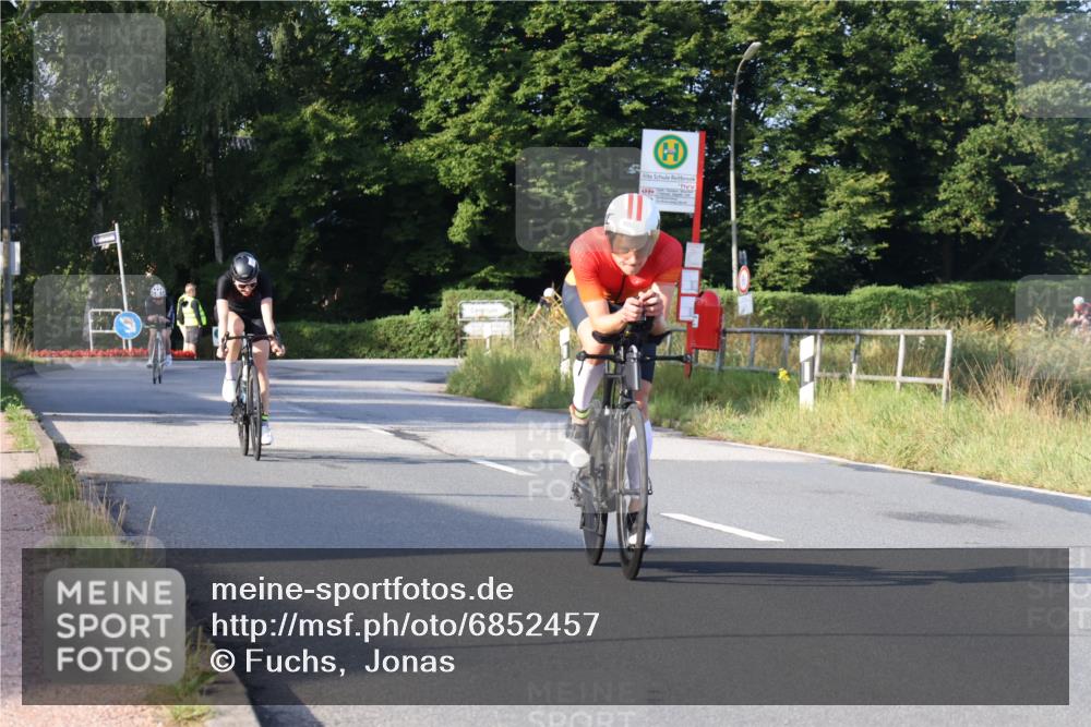25.08.2024 - Elbe Triathlon Hamburg Fuchs,  Jonas http://msf.ph/oto/6852457 25.08.2024 09:16:00 Radfahren 82, 68, 133, 144 meine-sportfotos.de