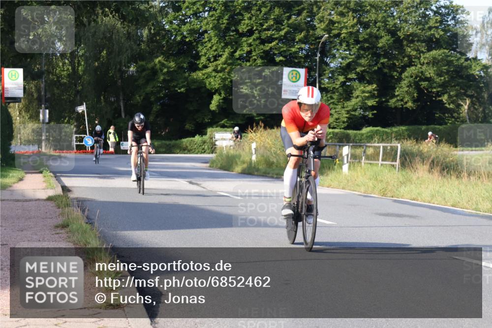 25.08.2024 - Elbe Triathlon Hamburg Fuchs,  Jonas http://msf.ph/oto/6852462 25.08.2024 09:16:01 Radfahren 68, 133, 144 meine-sportfotos.de