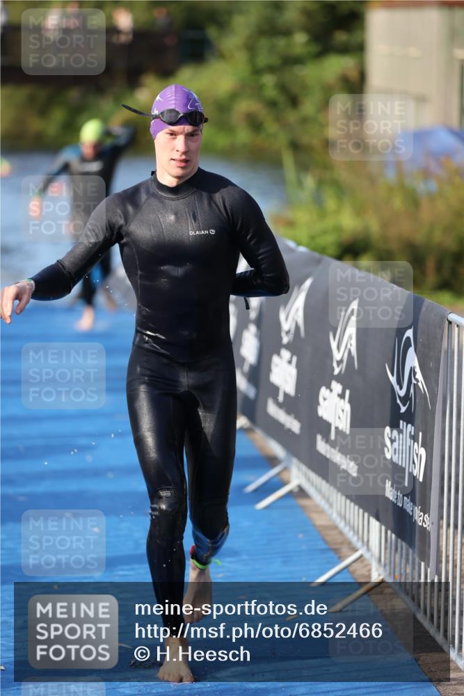 25.08.2024 - Elbe Triathlon Hamburg H.Heesch http://msf.ph/oto/6852466 25.08.2024 09:00:32 Schwimmen 230, 235, 248, 252, 258 meine-sportfotos.de