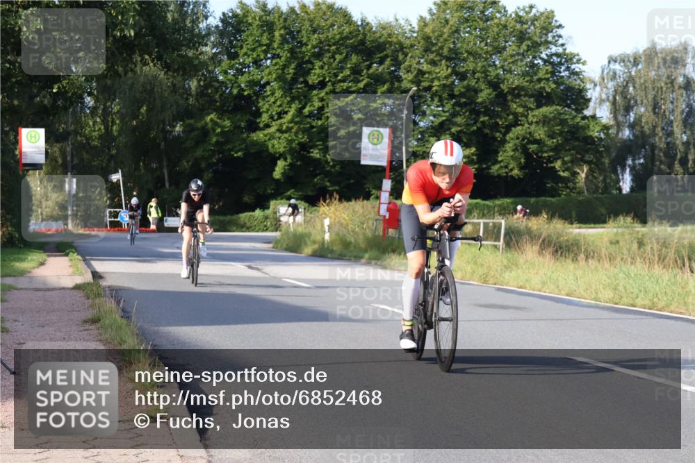 25.08.2024 - Elbe Triathlon Hamburg Fuchs,  Jonas http://msf.ph/oto/6852468 25.08.2024 09:16:01 Radfahren 68, 133, 144 meine-sportfotos.de