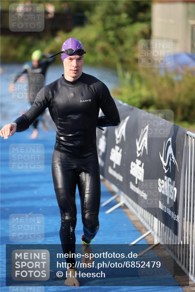 25.08.2024 - Elbe Triathlon Hamburg H.Heesch http://msf.ph/oto/6852479 25.08.2024 09:00:32 Schwimmen 230, 235, 248, 252, 258 meine-sportfotos.de