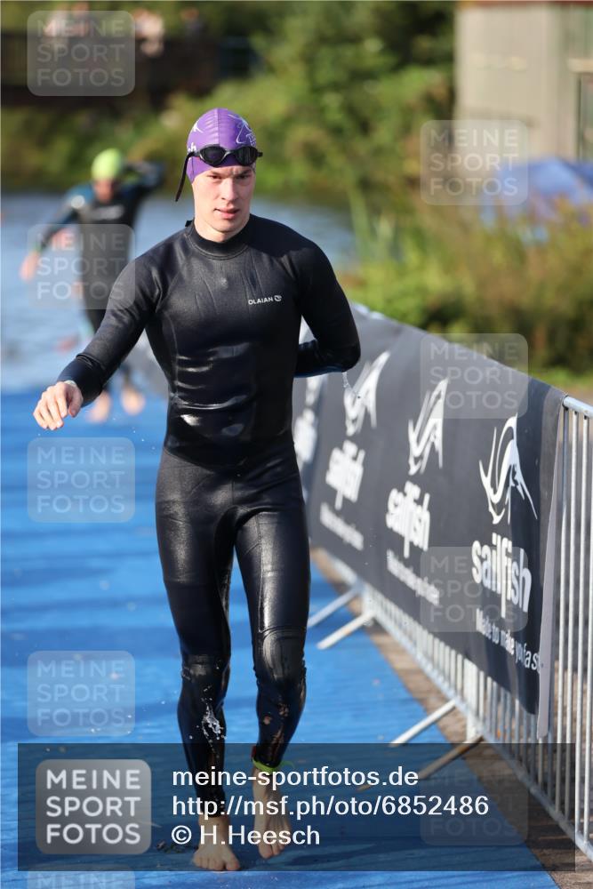 25.08.2024 - Elbe Triathlon Hamburg H.Heesch http://msf.ph/oto/6852486 25.08.2024 09:00:32 Schwimmen 230, 235, 248, 252, 258 meine-sportfotos.de