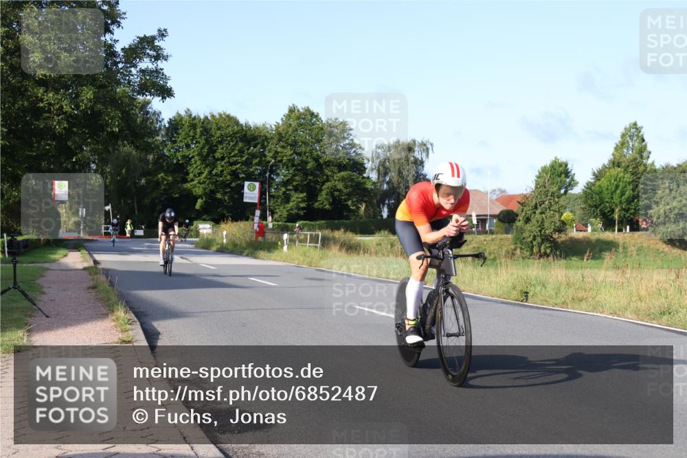 25.08.2024 - Elbe Triathlon Hamburg Fuchs,  Jonas http://msf.ph/oto/6852487 25.08.2024 09:16:01 Radfahren 68, 133, 144 meine-sportfotos.de
