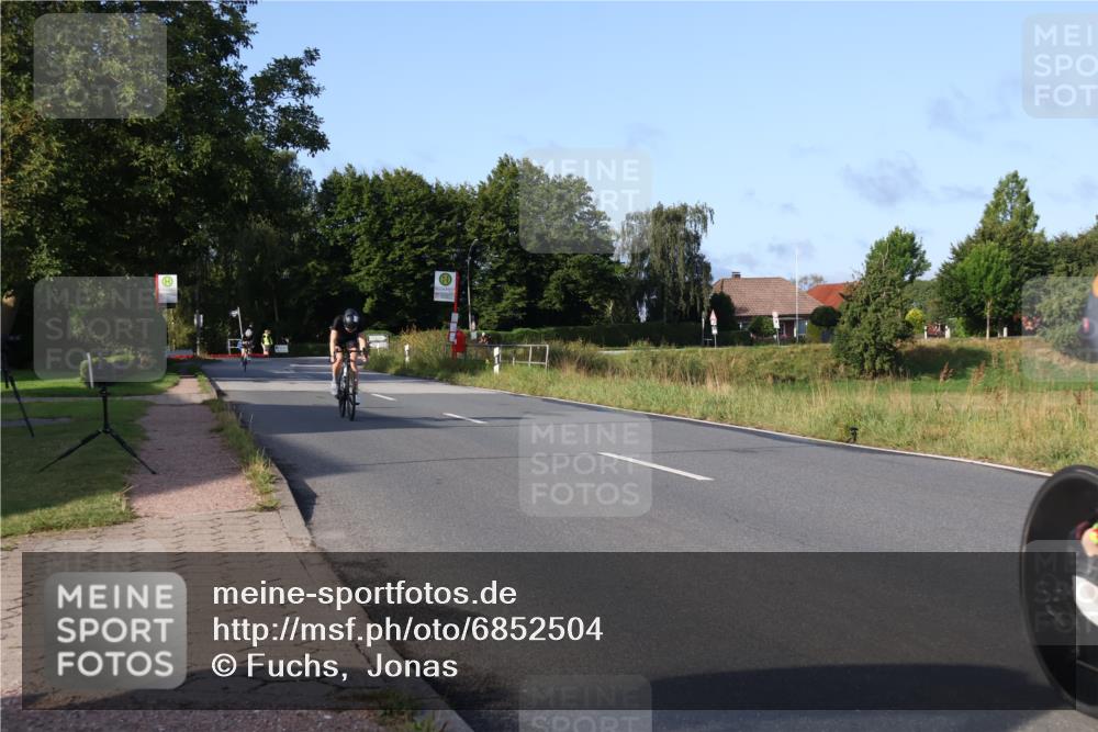 25.08.2024 - Elbe Triathlon Hamburg Fuchs,  Jonas http://msf.ph/oto/6852504 25.08.2024 09:16:02 Radfahren 68, 133, 144, 249 meine-sportfotos.de