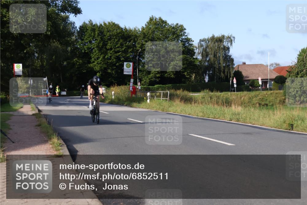 25.08.2024 - Elbe Triathlon Hamburg Fuchs,  Jonas http://msf.ph/oto/6852511 25.08.2024 09:16:02 Radfahren 68, 133, 144, 249 meine-sportfotos.de