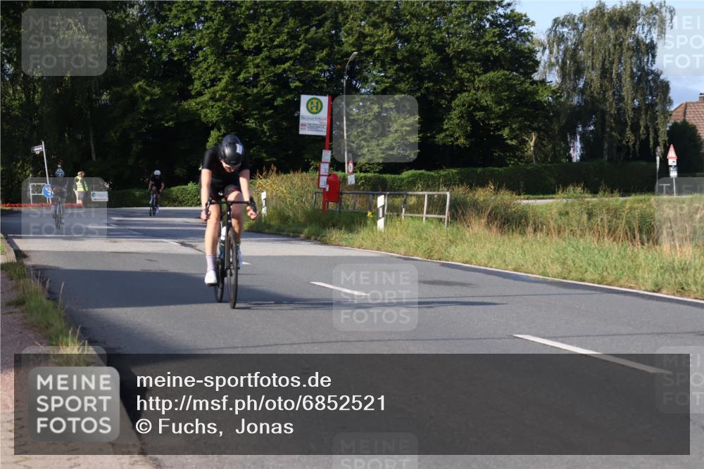 25.08.2024 - Elbe Triathlon Hamburg Fuchs,  Jonas http://msf.ph/oto/6852521 25.08.2024 09:16:02 Radfahren 68, 133, 144, 249 meine-sportfotos.de