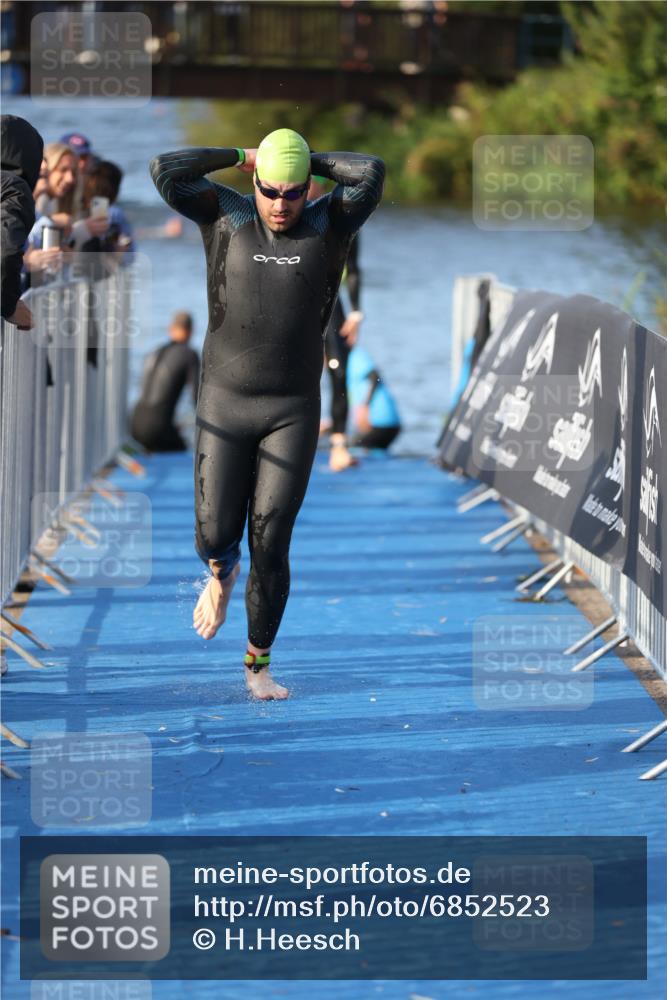 25.08.2024 - Elbe Triathlon Hamburg H.Heesch http://msf.ph/oto/6852523 25.08.2024 09:00:35 Schwimmen 226, 230, 235, 248, 252, 258 meine-sportfotos.de