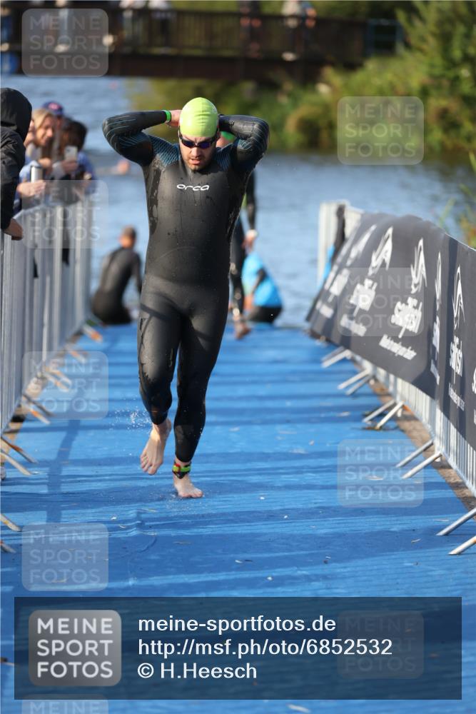 25.08.2024 - Elbe Triathlon Hamburg H.Heesch http://msf.ph/oto/6852532 25.08.2024 09:00:35 Schwimmen 226, 230, 235, 248, 252, 258 meine-sportfotos.de