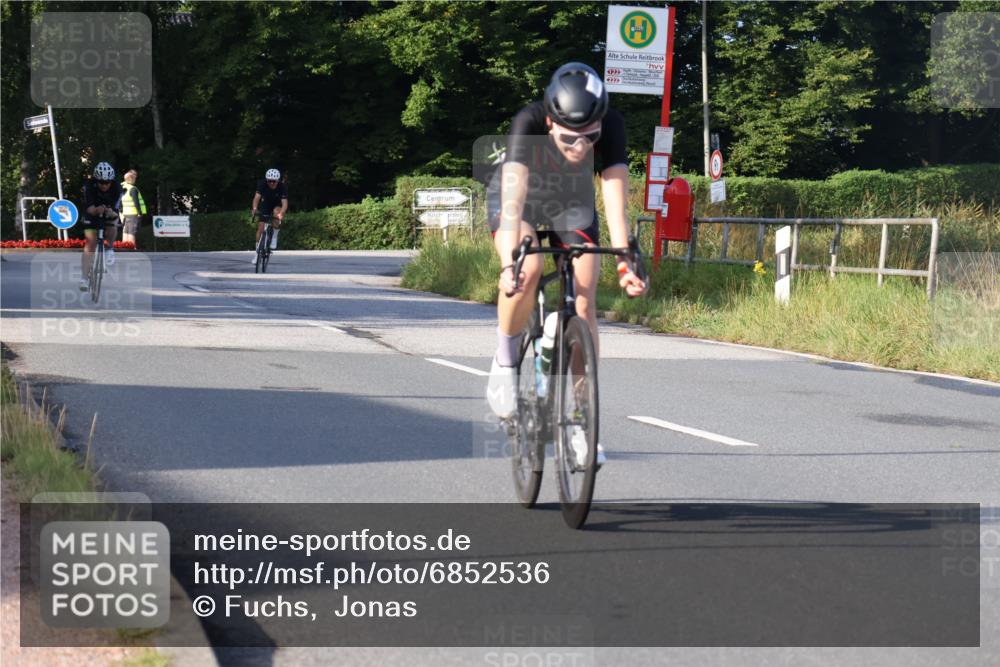 25.08.2024 - Elbe Triathlon Hamburg Fuchs,  Jonas http://msf.ph/oto/6852536 25.08.2024 09:16:02 Radfahren 68, 133, 144, 249 meine-sportfotos.de