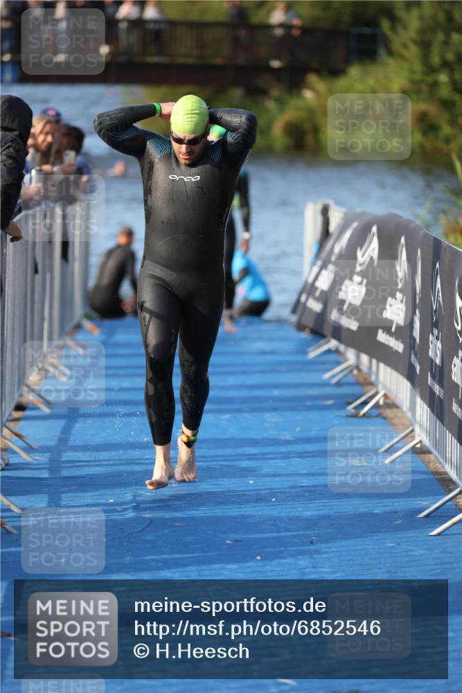 25.08.2024 - Elbe Triathlon Hamburg H.Heesch http://msf.ph/oto/6852546 25.08.2024 09:00:35 Schwimmen 226, 230, 235, 248, 252, 258 meine-sportfotos.de