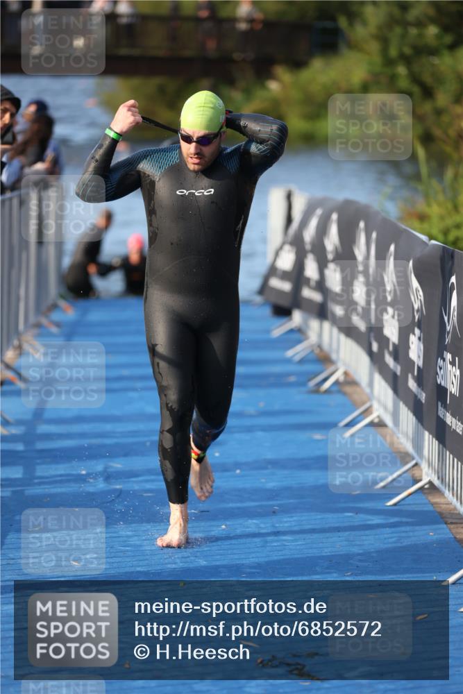 25.08.2024 - Elbe Triathlon Hamburg H.Heesch http://msf.ph/oto/6852572 25.08.2024 09:00:36 Schwimmen 226, 230, 235, 248, 252, 258 meine-sportfotos.de
