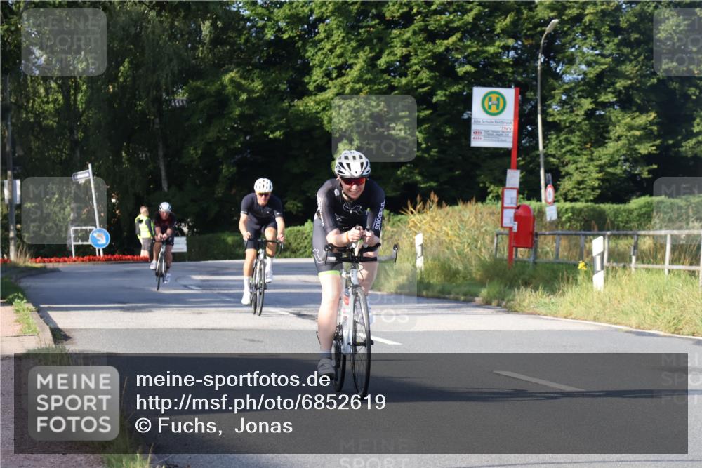 25.08.2024 - Elbe Triathlon Hamburg Fuchs,  Jonas http://msf.ph/oto/6852619 25.08.2024 09:16:06 Radfahren 68, 133, 144, 249, 359 meine-sportfotos.de