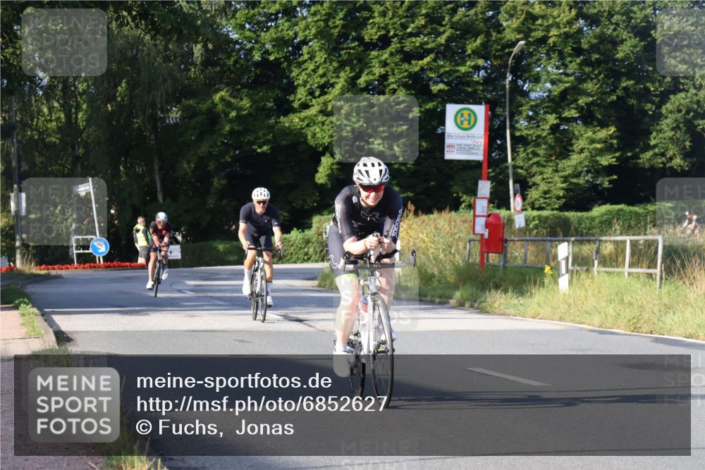 25.08.2024 - Elbe Triathlon Hamburg Fuchs,  Jonas http://msf.ph/oto/6852627 25.08.2024 09:16:06 Radfahren 68, 133, 144, 249, 359 meine-sportfotos.de