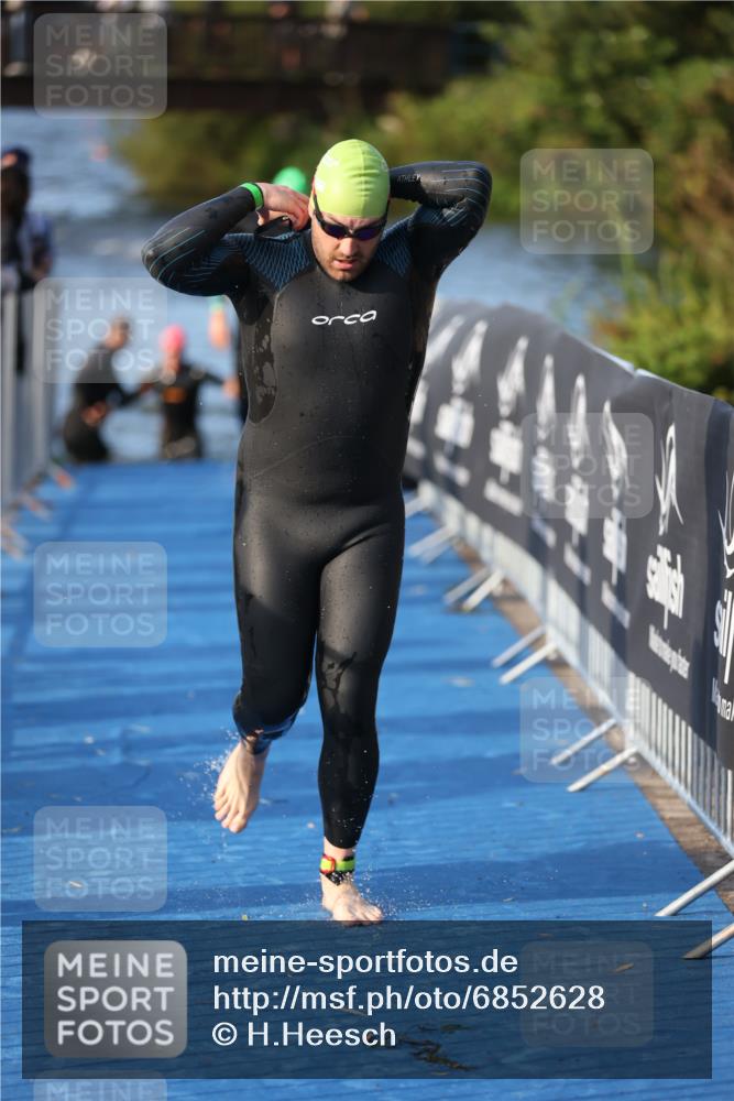 25.08.2024 - Elbe Triathlon Hamburg H.Heesch http://msf.ph/oto/6852628 25.08.2024 09:00:36 Schwimmen 226, 230, 235, 248, 252, 258 meine-sportfotos.de