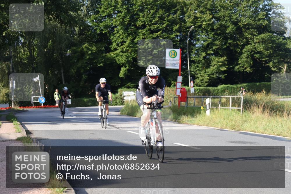 25.08.2024 - Elbe Triathlon Hamburg Fuchs,  Jonas http://msf.ph/oto/6852634 25.08.2024 09:16:06 Radfahren 68, 133, 144, 249, 359 meine-sportfotos.de