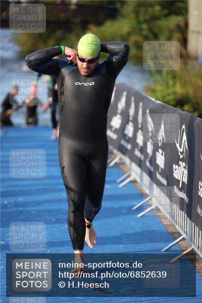 25.08.2024 - Elbe Triathlon Hamburg H.Heesch http://msf.ph/oto/6852639 25.08.2024 09:00:37 Schwimmen 226, 230, 235, 248, 252, 258 meine-sportfotos.de