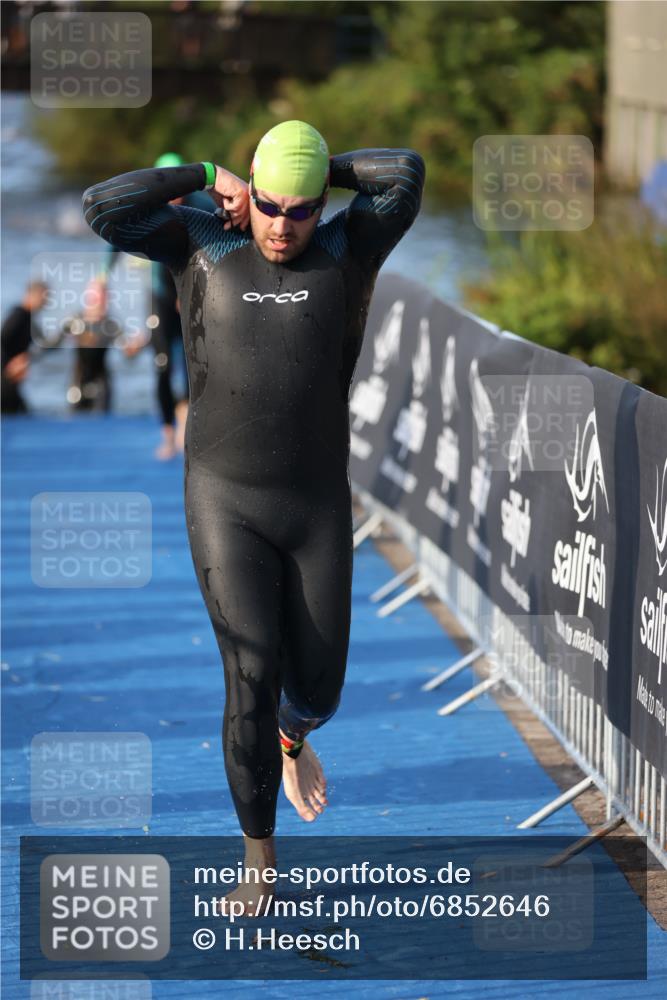 25.08.2024 - Elbe Triathlon Hamburg H.Heesch http://msf.ph/oto/6852646 25.08.2024 09:00:37 Schwimmen 226, 230, 235, 248, 252, 258 meine-sportfotos.de