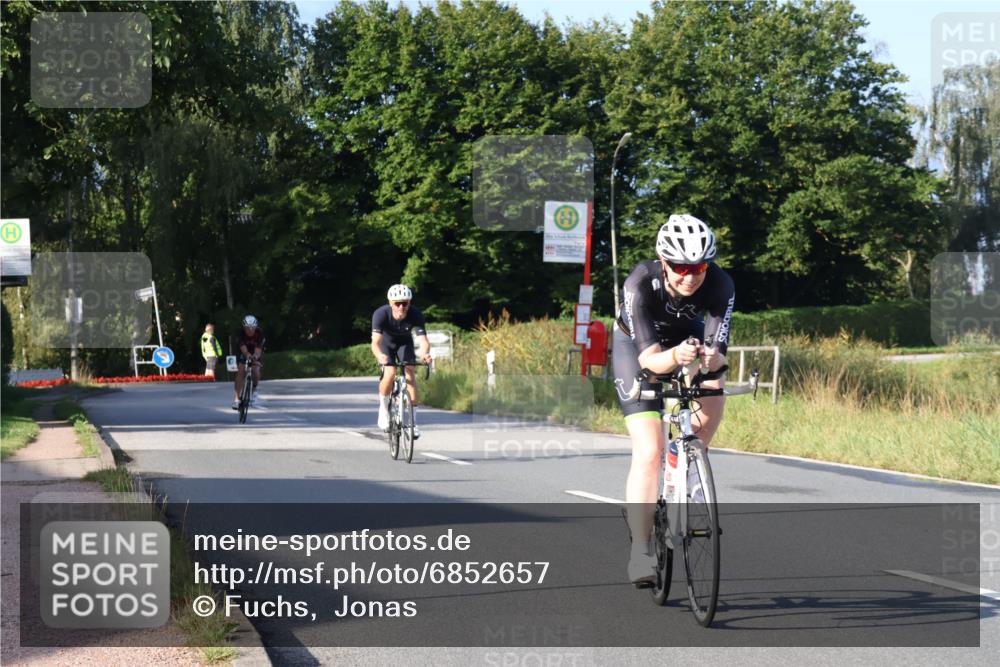 25.08.2024 - Elbe Triathlon Hamburg Fuchs,  Jonas http://msf.ph/oto/6852657 25.08.2024 09:16:06 Radfahren 68, 133, 144, 249, 359 meine-sportfotos.de