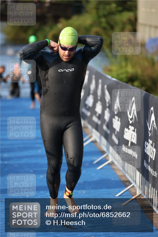 25.08.2024 - Elbe Triathlon Hamburg H.Heesch http://msf.ph/oto/6852662 25.08.2024 09:00:37 Schwimmen 226, 230, 235, 248, 252, 258 meine-sportfotos.de