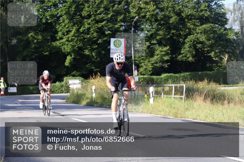 25.08.2024 - Elbe Triathlon Hamburg Fuchs,  Jonas http://msf.ph/oto/6852666 25.08.2024 09:16:07 Radfahren 133, 144, 249, 359 meine-sportfotos.de