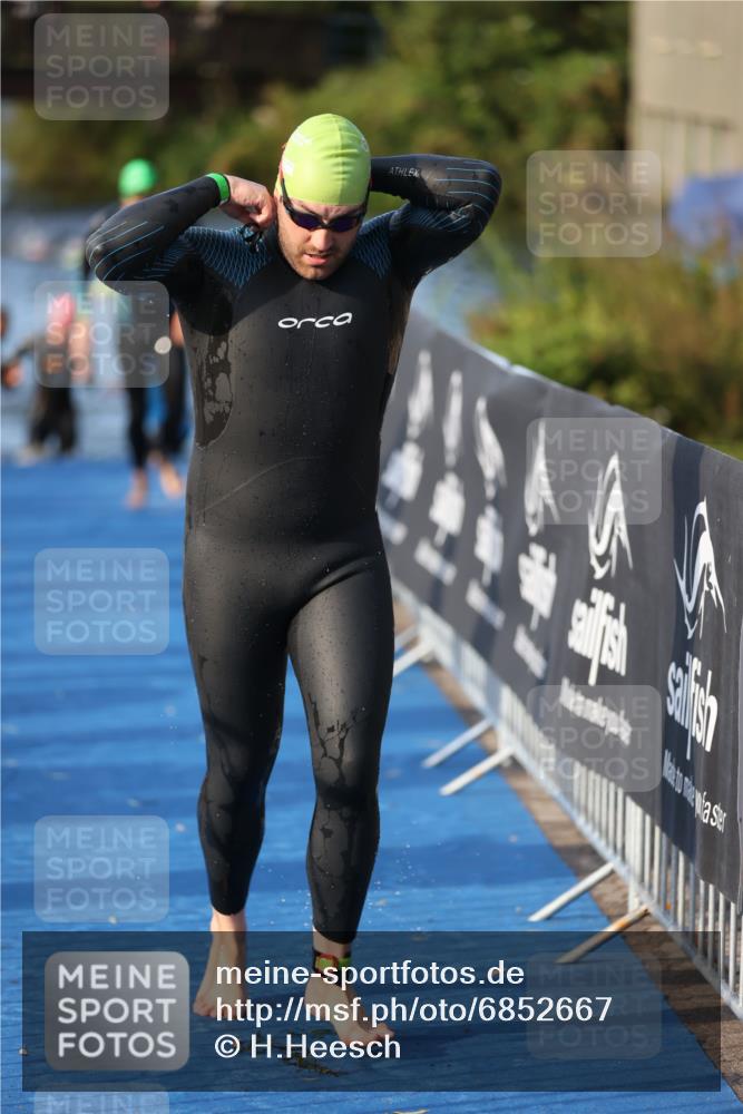 25.08.2024 - Elbe Triathlon Hamburg H.Heesch http://msf.ph/oto/6852667 25.08.2024 09:00:37 Schwimmen 226, 230, 235, 248, 252, 258 meine-sportfotos.de