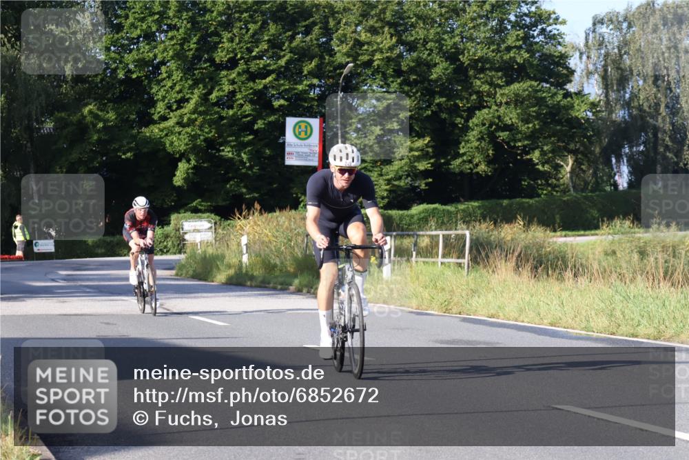 25.08.2024 - Elbe Triathlon Hamburg Fuchs,  Jonas http://msf.ph/oto/6852672 25.08.2024 09:16:07 Radfahren 133, 144, 249, 359 meine-sportfotos.de