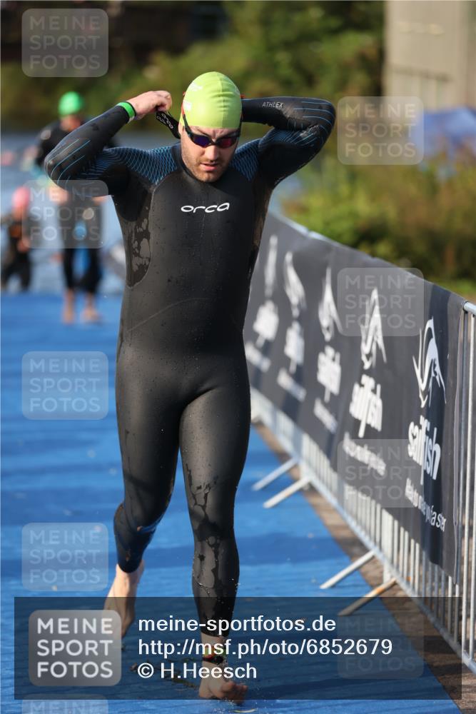 25.08.2024 - Elbe Triathlon Hamburg H.Heesch http://msf.ph/oto/6852679 25.08.2024 09:00:37 Schwimmen 226, 230, 235, 248, 252, 258 meine-sportfotos.de