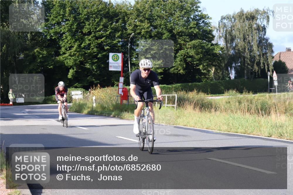 25.08.2024 - Elbe Triathlon Hamburg Fuchs,  Jonas http://msf.ph/oto/6852680 25.08.2024 09:16:08 Radfahren 133, 144, 249, 359 meine-sportfotos.de