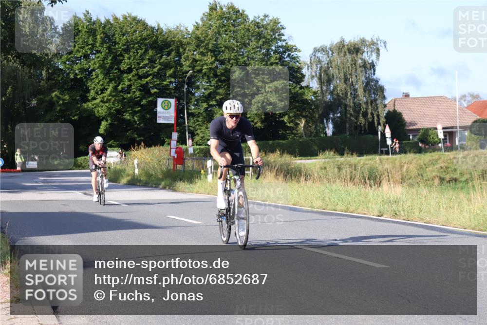 25.08.2024 - Elbe Triathlon Hamburg Fuchs,  Jonas http://msf.ph/oto/6852687 25.08.2024 09:16:08 Radfahren 133, 144, 249, 359 meine-sportfotos.de