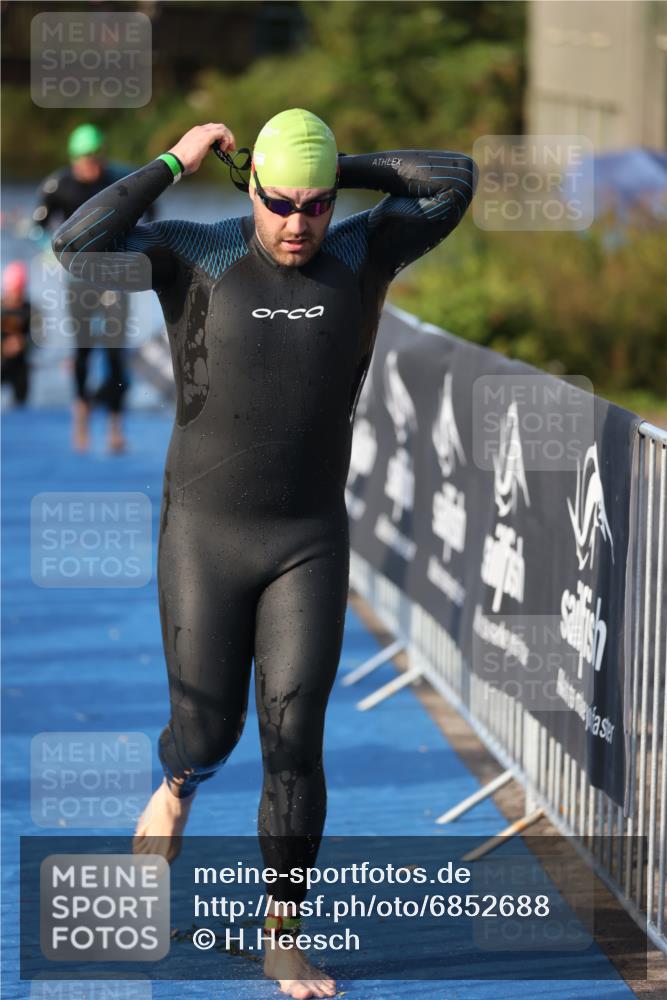 25.08.2024 - Elbe Triathlon Hamburg H.Heesch http://msf.ph/oto/6852688 25.08.2024 09:00:37 Schwimmen 226, 230, 235, 248, 252, 258 meine-sportfotos.de