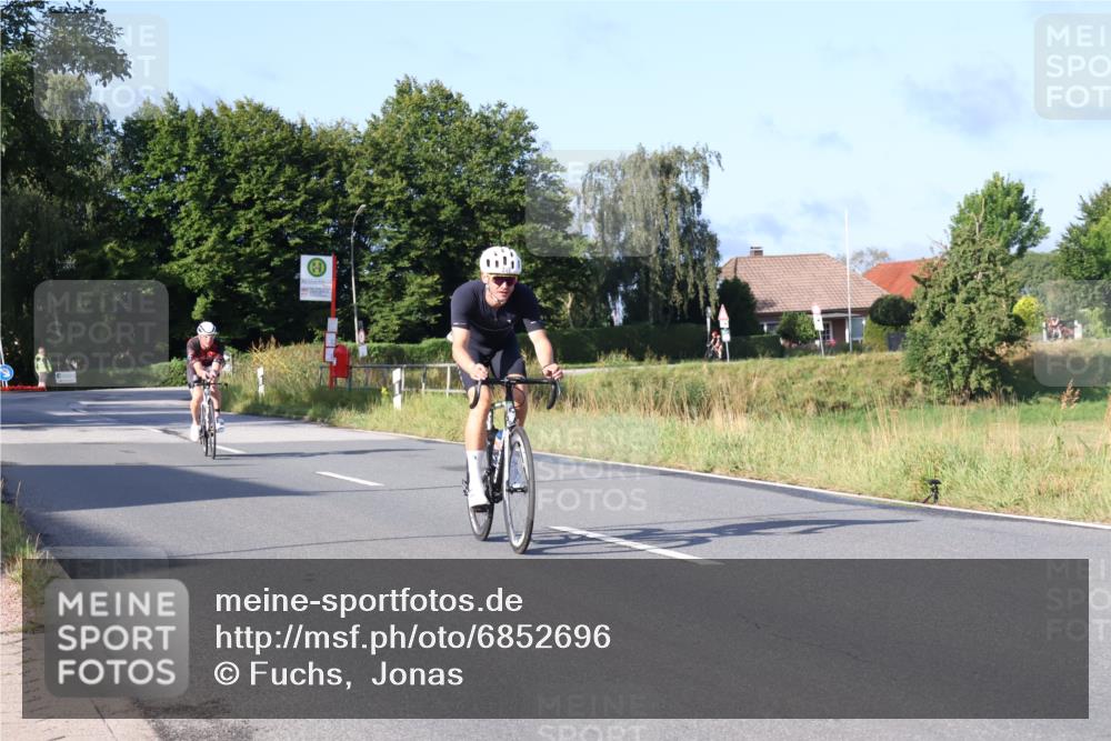 25.08.2024 - Elbe Triathlon Hamburg Fuchs,  Jonas http://msf.ph/oto/6852696 25.08.2024 09:16:08 Radfahren 133, 144, 249, 359 meine-sportfotos.de