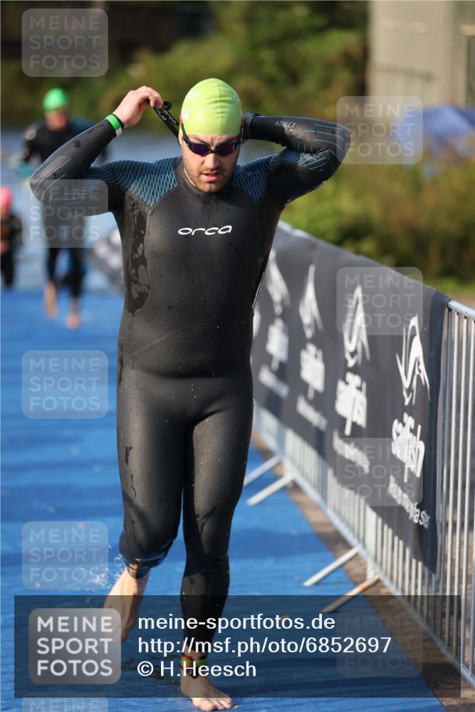 25.08.2024 - Elbe Triathlon Hamburg H.Heesch http://msf.ph/oto/6852697 25.08.2024 09:00:37 Schwimmen 226, 230, 235, 248, 252, 258 meine-sportfotos.de