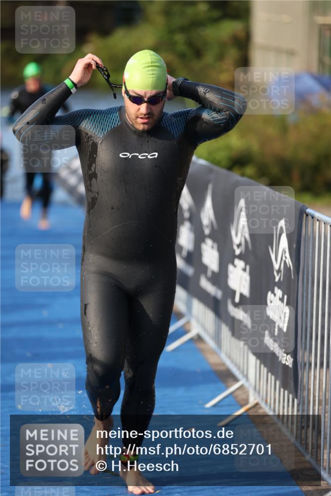 25.08.2024 - Elbe Triathlon Hamburg H.Heesch http://msf.ph/oto/6852701 25.08.2024 09:00:37 Schwimmen 226, 230, 235, 248, 252, 258 meine-sportfotos.de
