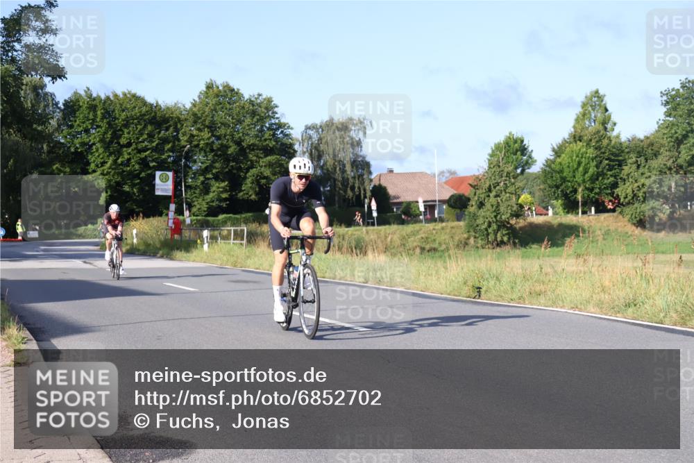 25.08.2024 - Elbe Triathlon Hamburg Fuchs,  Jonas http://msf.ph/oto/6852702 25.08.2024 09:16:08 Radfahren 133, 144, 249, 359 meine-sportfotos.de