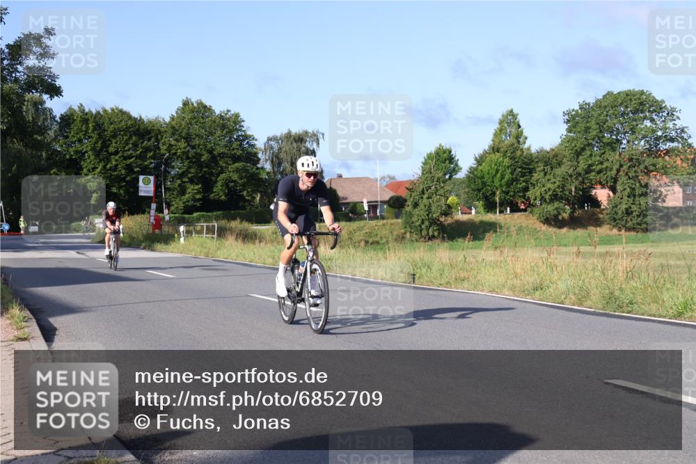 25.08.2024 - Elbe Triathlon Hamburg Fuchs,  Jonas http://msf.ph/oto/6852709 25.08.2024 09:16:08 Radfahren 133, 144, 249, 359 meine-sportfotos.de