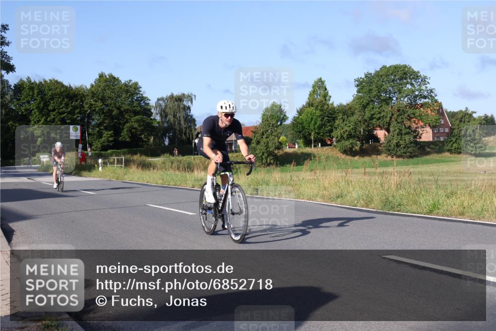 25.08.2024 - Elbe Triathlon Hamburg Fuchs,  Jonas http://msf.ph/oto/6852718 25.08.2024 09:16:08 Radfahren 133, 144, 249, 359 meine-sportfotos.de