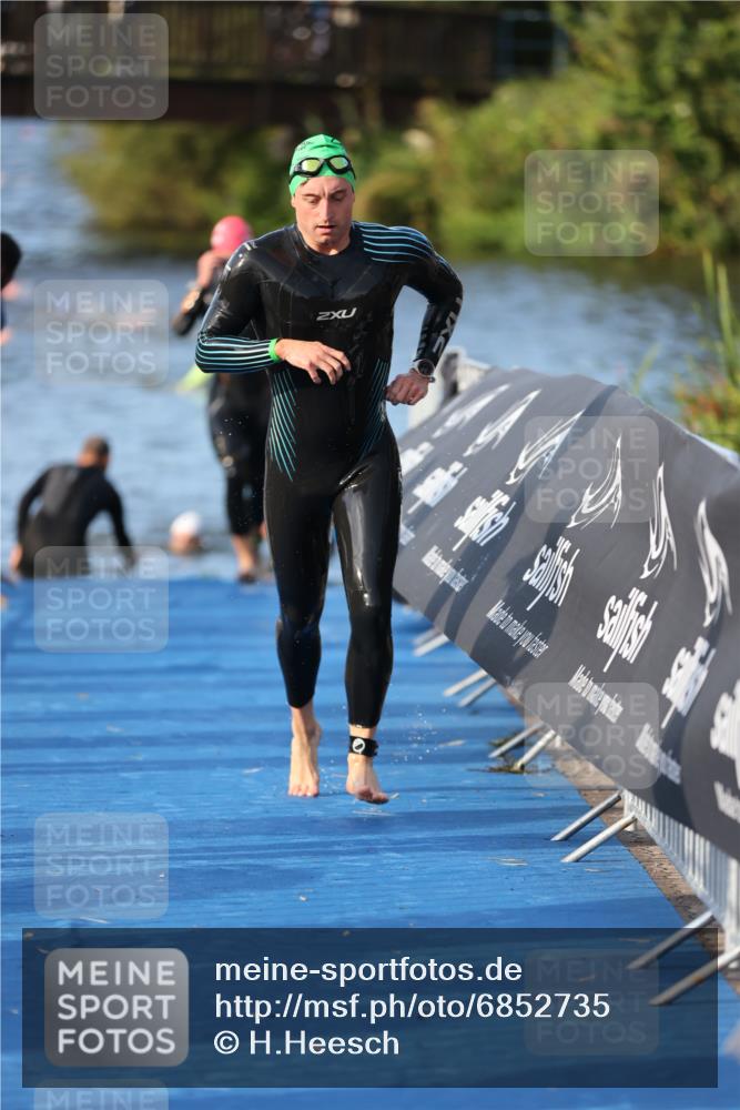 25.08.2024 - Elbe Triathlon Hamburg H.Heesch http://msf.ph/oto/6852735 25.08.2024 09:00:40 Schwimmen 226, 230, 235, 248, 252, 258 meine-sportfotos.de