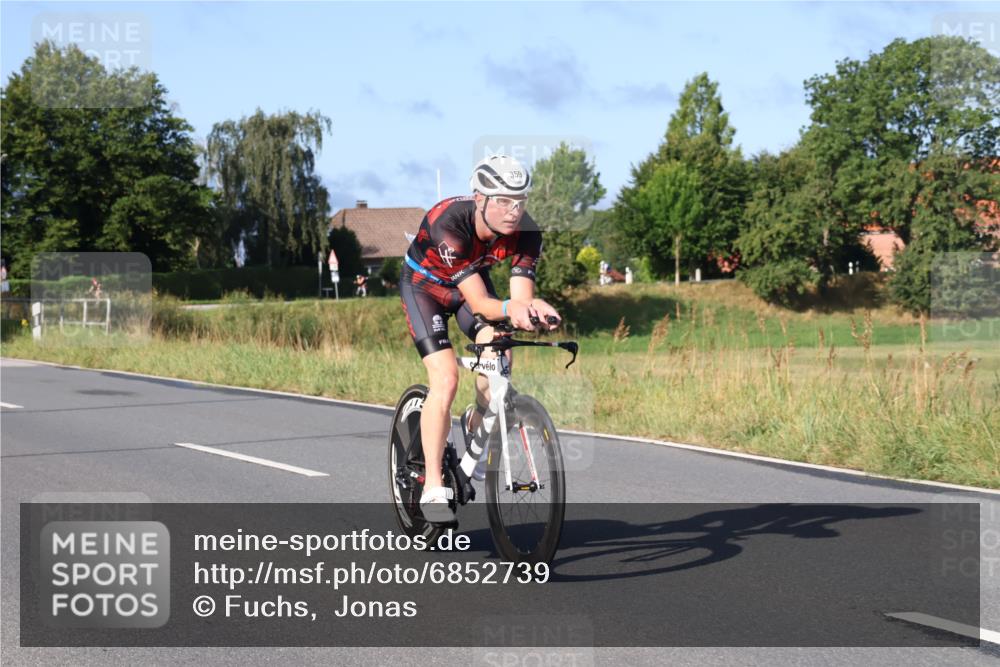 25.08.2024 - Elbe Triathlon Hamburg Fuchs,  Jonas http://msf.ph/oto/6852739 25.08.2024 09:16:10 Radfahren 144, 249, 359, 177 meine-sportfotos.de